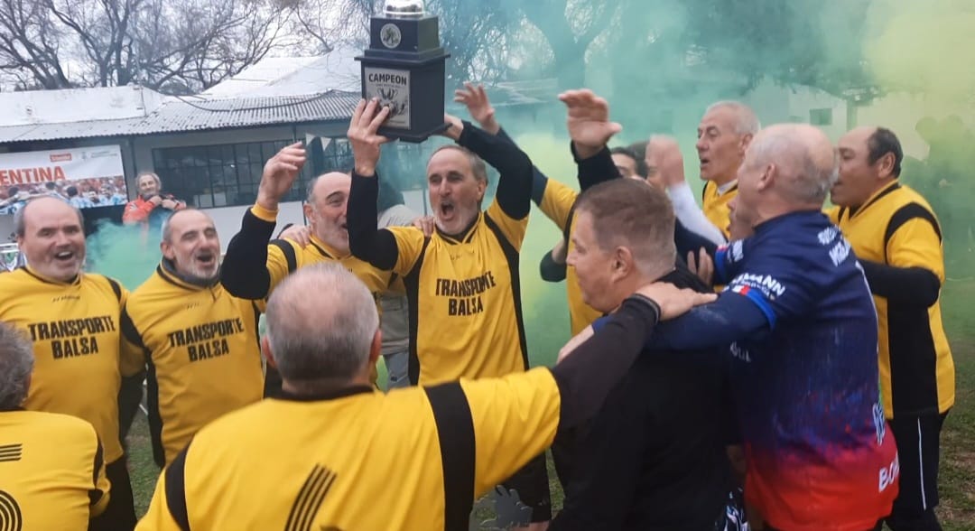 CAMPEONES, PENALES, UN LUJO -video de penales y el campeón-